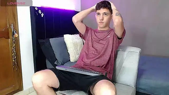 Matteo12  online show from 04-10-26, 12:05