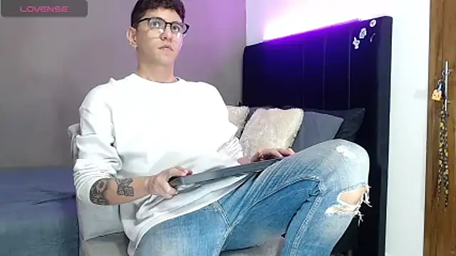 Matteo12  online show from 04-18-26, 01:31