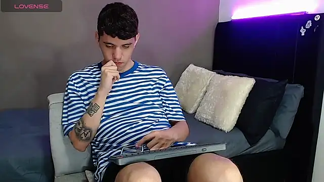 Matteo12  online show from 04-25-26, 04:59