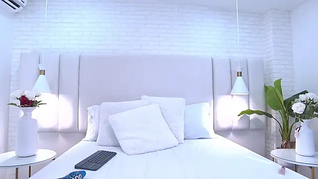 Snapshot of Sophie_DearGB chatting on 09-23-25, 07:50 Sophie DearGB online show from 09-23-25, 07:50