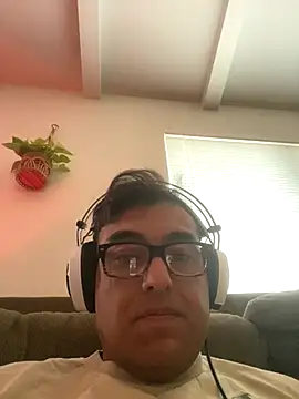 Snapshot of Red-hot-traveler chatting on 11-11-25, 11:27 Red-hot-traveler online show from 11-11-25, 11:27