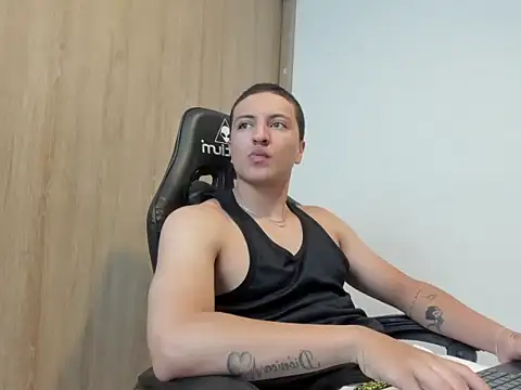 Snapshot of broly_becker chatting on 10-10-25, 12:31 broly becker online show from 10-10-25, 12:31