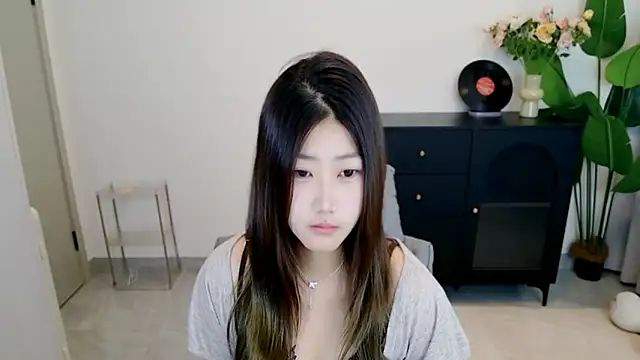 Snapshot of xiaouli chatting on 09-09-25, 01:27 xiaouli online show from 09-09-25, 01:27