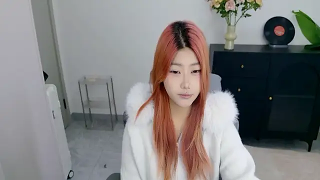 Snapshot of xiaouli chatting on 10-31-25, 02:56 xiaouli online show from 10-31-25, 02:56