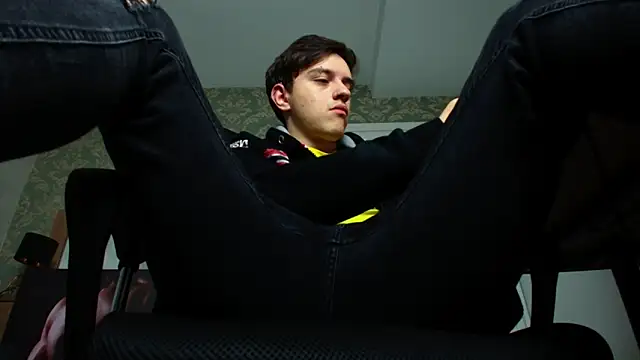 Snapshot of FelixStarkk chatting on 09-30-25, 04:28 FelixStarkk online show from 09-30-25, 04:28