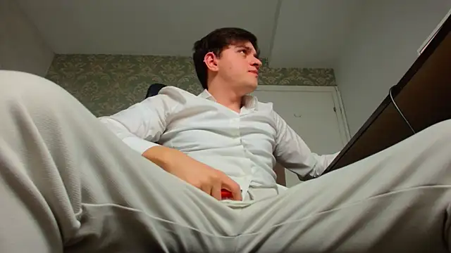 Snapshot of FelixStarkk chatting on 10-06-25, 04:43 FelixStarkk online show from 10-06-25, 04:43