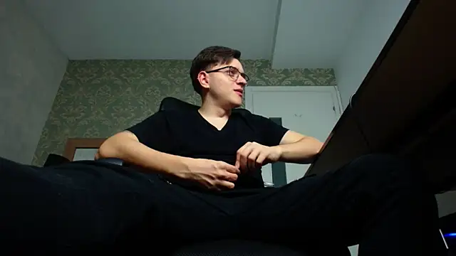 Snapshot of FelixStarkk chatting on 10-23-25, 04:12 FelixStarkk online show from 10-23-25, 04:12