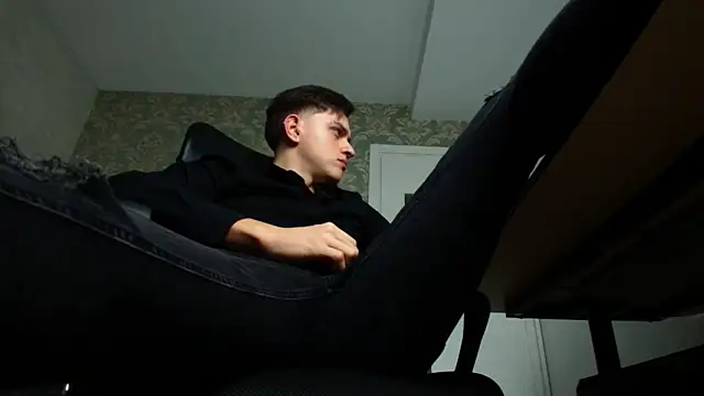 Snapshot of FelixStarkk chatting on 10-28-25, 05:11 FelixStarkk online show from 10-28-25, 05:11