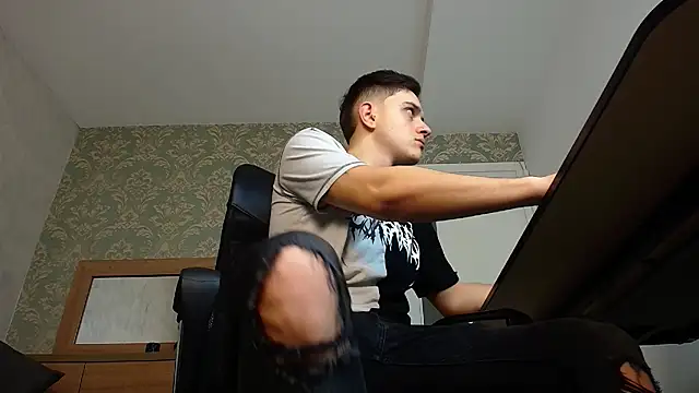 Snapshot of FelixStarkk chatting on 11-26-25, 04:57 FelixStarkk online show from 11-26-25, 04:57