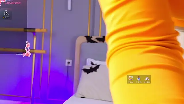 Snapshot of LanaElise chatting on 10-24-25, 05:15 LanaElise online show from 10-24-25, 05:15