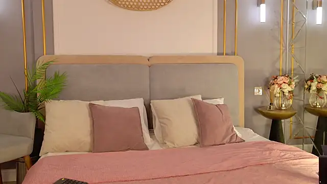 Snapshot of LanaElise chatting on 11-23-25, 05:29 LanaElise online show from 11-23-25, 05:29