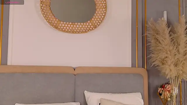 Snapshot of LanaElise chatting on 11-25-25, 05:18 LanaElise online show from 11-25-25, 05:18