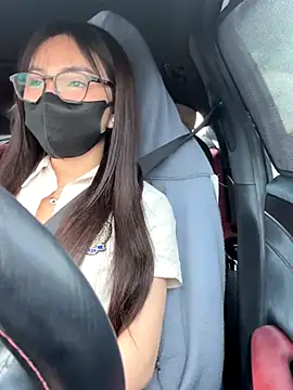 Linh 2004 online show from 10-16-25, 05:52