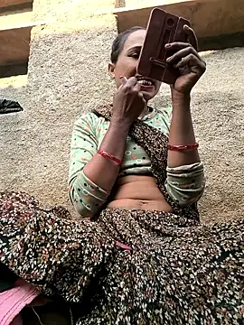 Hot raaani online show from 12-15-25, 10:08