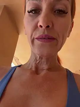 Snapshot of MikaelaBloom chatting on 09-30-25, 02:44 MikaelaBloom online show from 09-30-25, 02:44