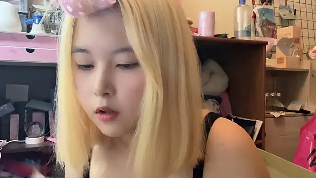 Snapshot of luna51888 chatting on 09-09-25, 11:43 luna51888 online show from 09-09-25, 11:43