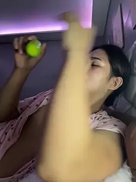 Snapshot of AlianaBlair chatting on 11-12-25, 01:33 AlianaBlair online show from 11-12-25, 01:33