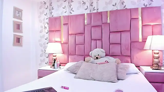 GabyMoreau online show from 03-26-26, 08:25