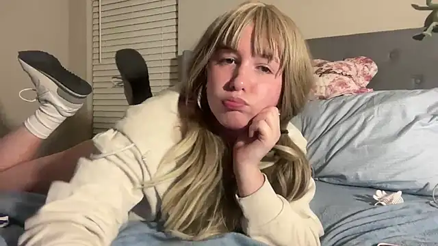 Snapshot of anamira1 chatting on 03-11-26, 01:33 anamira1 online show from 03-11-26, 01:33