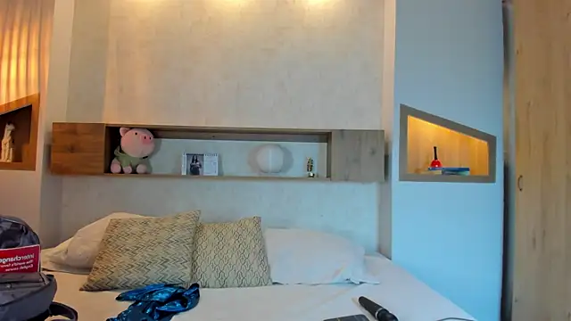 Emilly Beaumont online show from 02-25-26, 01:43