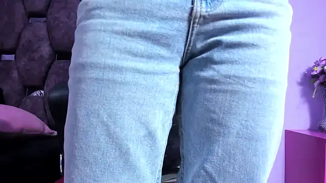 Snapshot of Emy_Latin chatting on 11-10-25, 08:52 Emy Latin online show from 11-10-25, 08:52