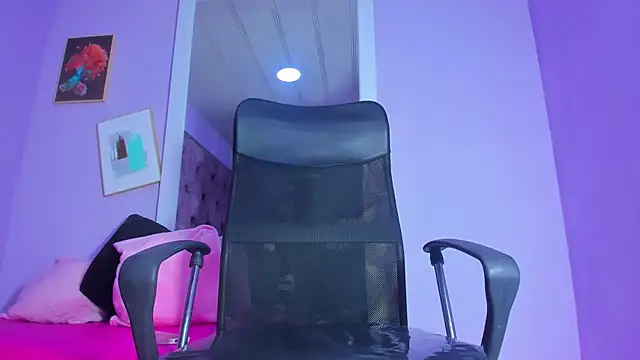 Snapshot of Emy_Latin chatting on 11-13-25, 08:19 Emy Latin online show from 11-13-25, 08:19