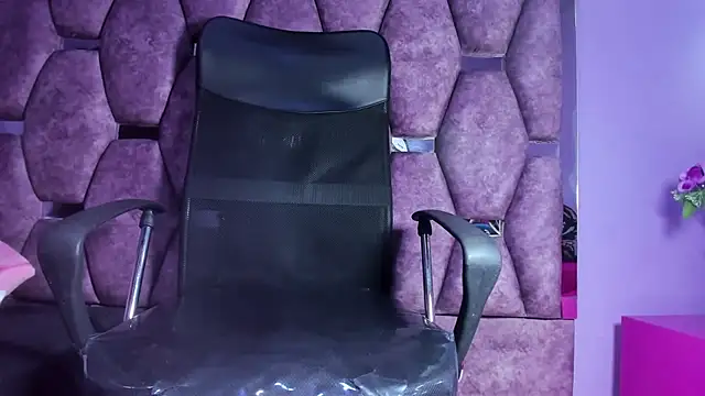 Snapshot of Emy_Latin chatting on 11-24-25, 08:08 Emy Latin online show from 11-24-25, 08:08