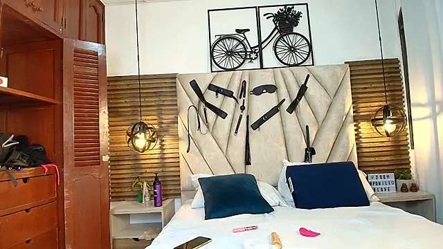 Cinthiabaker online show from 11-17-25, 11:38