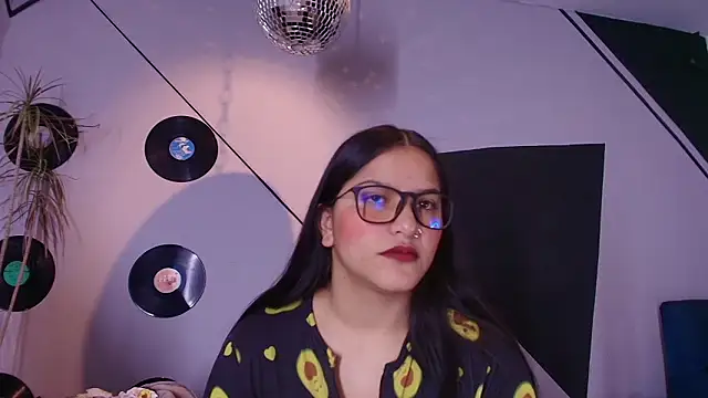 Lilith and Khloe online show from 03-03-26, 11:16