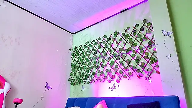 Karen Ariass online show from 04-28-26, 01:27