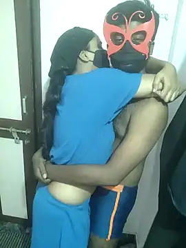 Snapshot of 00USER chatting on 10-13-25, 03:39 00USER online show from 10-13-25, 03:39