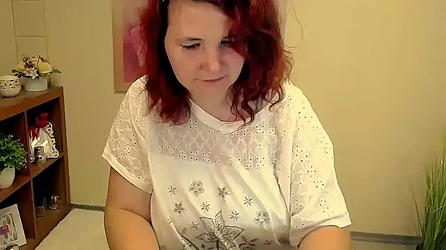 Snapshot of TwoBigSuns chatting on 09-22-25, 12:40 TwoBigSuns online show from 09-22-25, 12:40