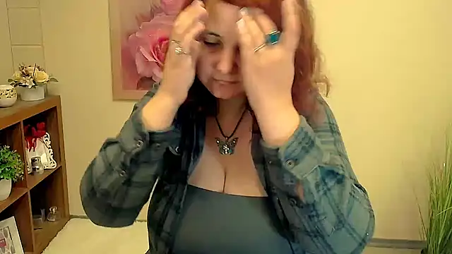 Snapshot of TwoBigSuns chatting on 09-25-25, 07:23 TwoBigSuns online show from 09-25-25, 07:23