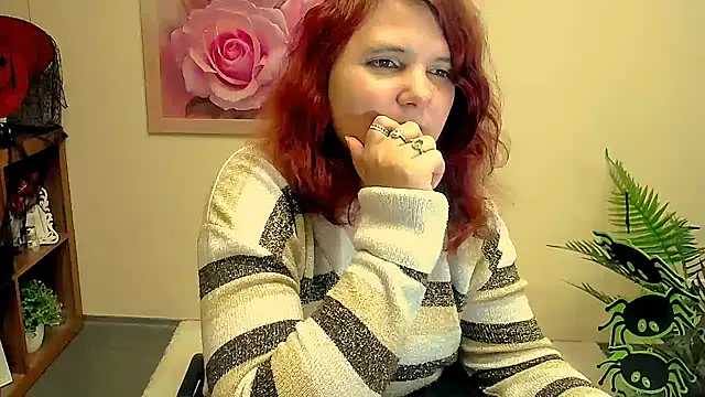 Snapshot of TwoBigSuns chatting on 10-22-25, 07:52 TwoBigSuns online show from 10-22-25, 07:52