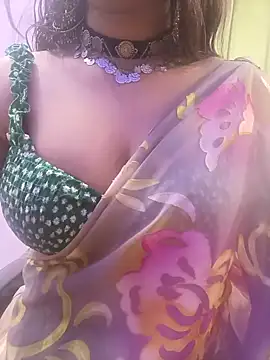 Snapshot of Naina_007 chatting on 09-18-25, 04:47 Naina 007 online show from 09-18-25, 04:47