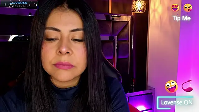 Aniajoness  online show from 12-17-25, 04:18