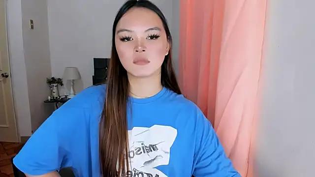 Snapshot of ameliamaureen chatting on 11-17-25, 03:34 ameliamaureen online show from 11-17-25, 03:34