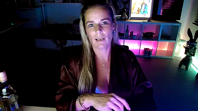 Snapshot of Mrs-Aurora chatting on 10-16-25, 12:55 Mrs-Aurora online show from 10-16-25, 12:55