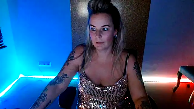 Snapshot of Mrs-Aurora chatting on 12-02-25, 11:56 Mrs-Aurora online show from 12-02-25, 11:56