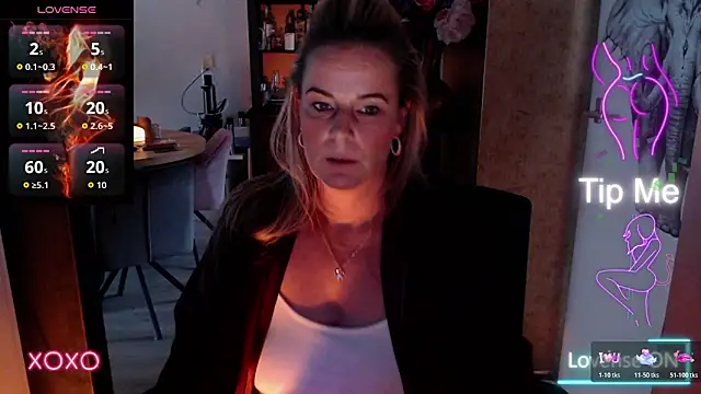 Mrs-Aurora online show from 01-12-26, 12:43