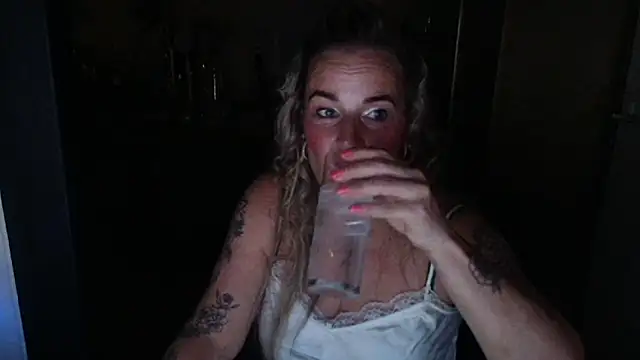 Snapshot of Mrs-Aurora chatting on 05-09-26, 09:42 Mrs-Aurora online show from 05-09-26, 09:42