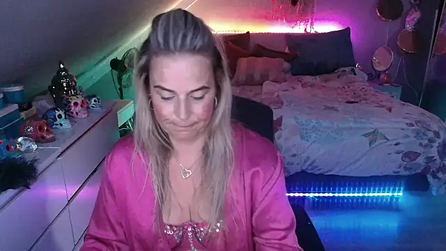 Snapshot of Mrs-Aurora chatting on 05-16-26, 07:01 Mrs-Aurora online show from 05-16-26, 07:01
