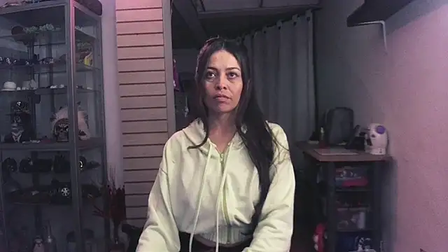 xinamora online show from 10-25-25, 02:19