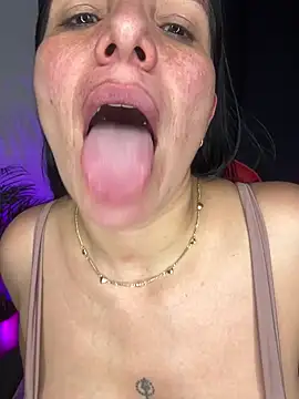 Snapshot of carol_cruz133 chatting on 11-26-25, 11:28 carol cruz133 online show from 11-26-25, 11:28