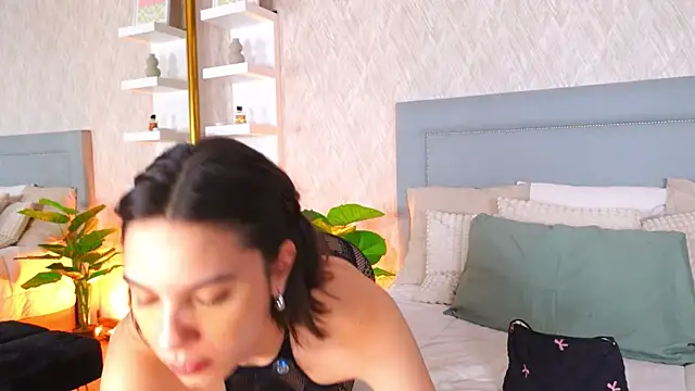 Sofy Bradd online show from 04-30-26, 07:04