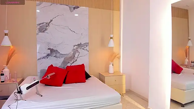 Snapshot of DollyBrowncc chatting on 09-16-25, 04:02 DollyBrowncc online show from 09-16-25, 04:02