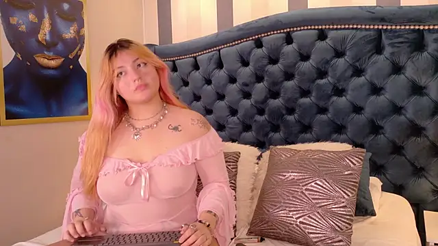 Snapshot of SukiandNaomi chatting on 09-23-25, 04:15 SukiandNaomi online show from 09-23-25, 04:15