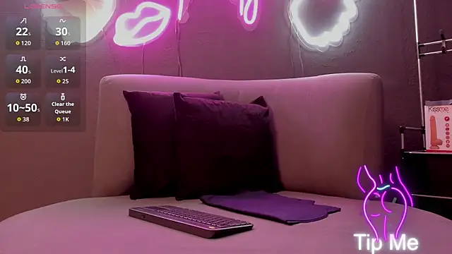 Snapshot of MissKathyfox chatting on 10-10-25, 08:52 MissKathyfox online show from 10-10-25, 08:52
