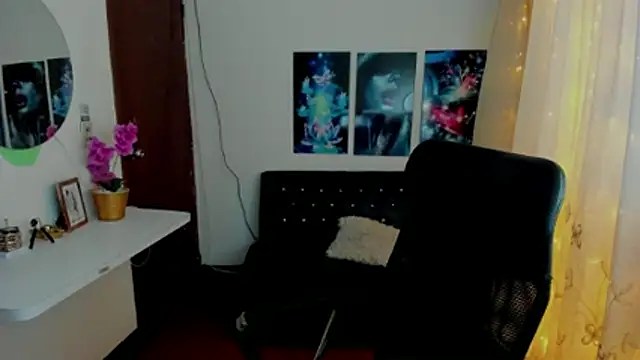 Snapshot of valeria-duarte chatting on 11-24-25, 10:20 valeria-duarte online show from 11-24-25, 10:20