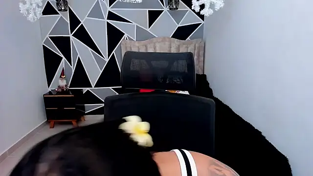 Snapshot of valeria-duarte chatting on 12-14-25, 03:39 valeria-duarte online show from 12-14-25, 03:39